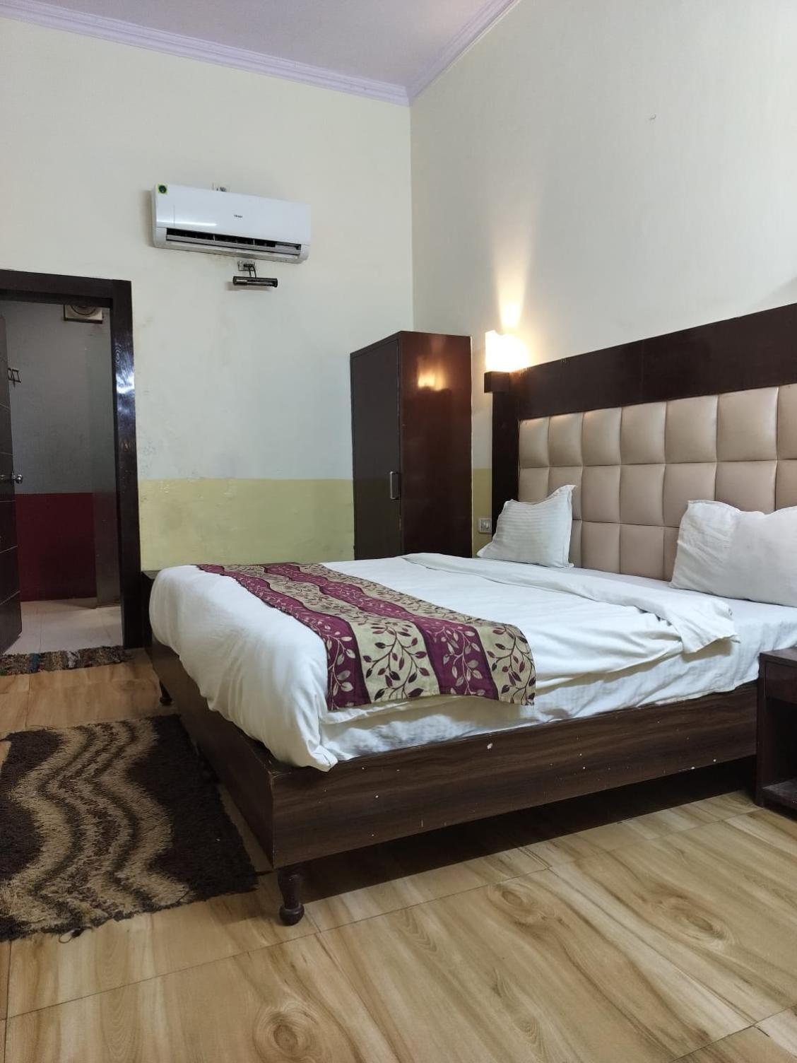 Hotel Whitehouse Ac Family Room Agra  Zewnętrze zdjęcie